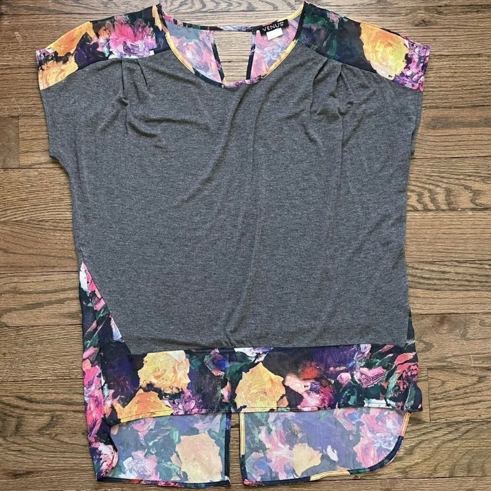 VENUS Floral Trim High Low T-shirt • size Small